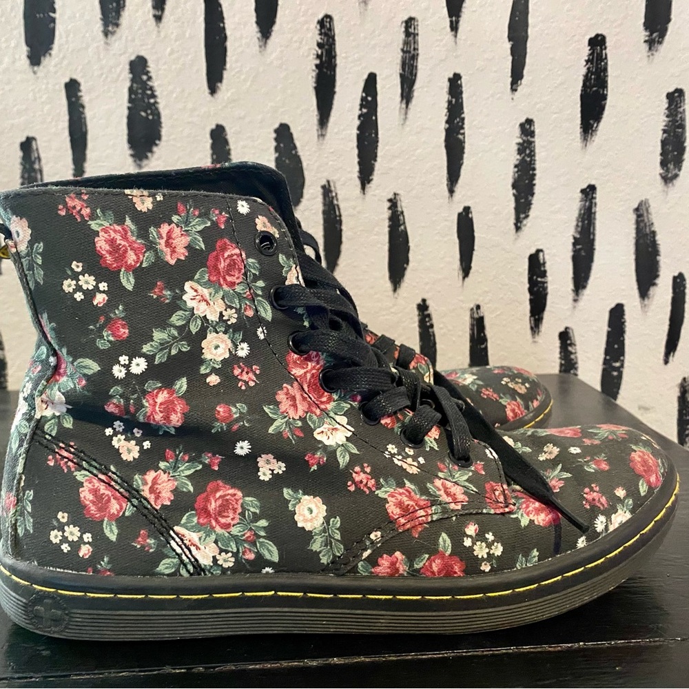 Dr Marten floral ankle boots!